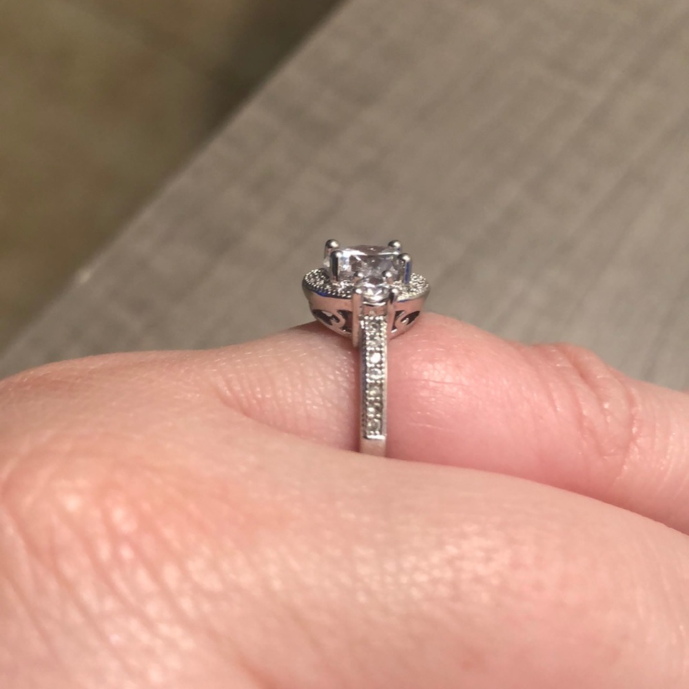 Halo rounded ring - Picture 2 of 2